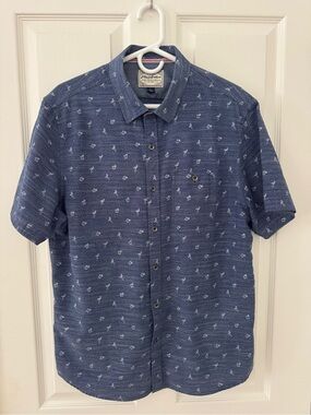 Flag &Anthem Men's Short-Sleeve Button-Down Shirt with Subtle Flamingo Print